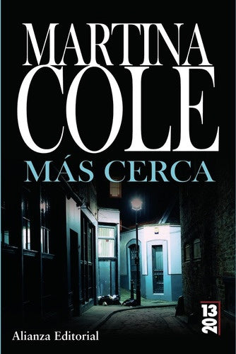 Más cerca | MARTINA COLE