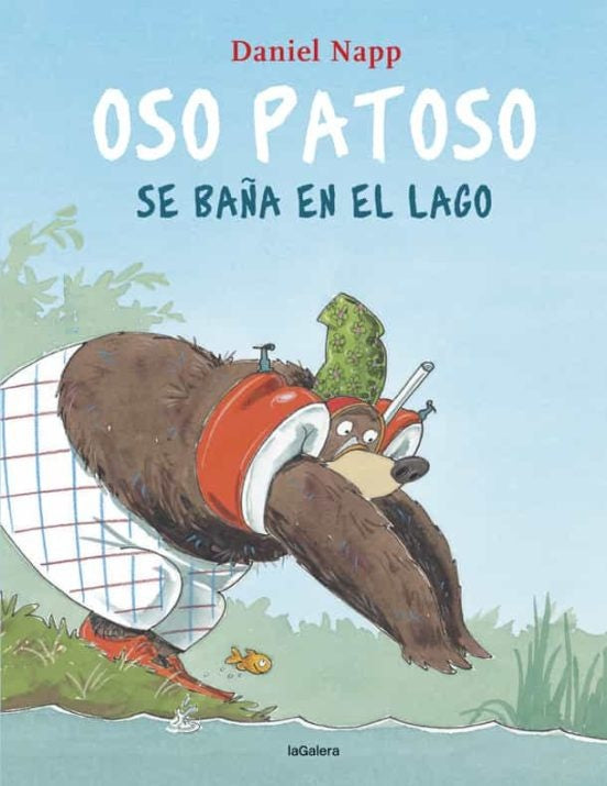 Oso Patoso se baña en el lago | DANIEL NAPP