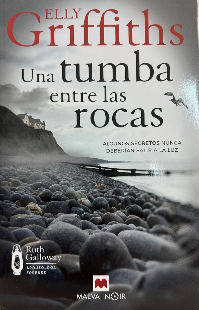 Una tumba entre las rocas | ELLY GRIFFITHS