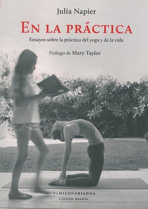 En la práctica: Ensayos sobre la práctica del yoga y de la vida | Julia Napier
