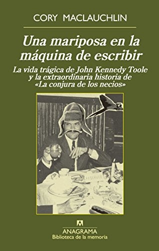 Una mariposa en la máquina de escribir | CORY MACLAUCHLIN